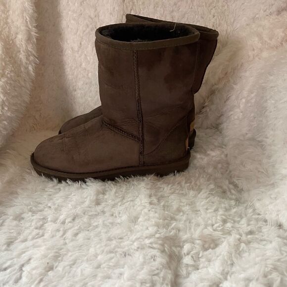 UGG leather brown suede with fur lining size 8 with Box - Picture 1 of 11